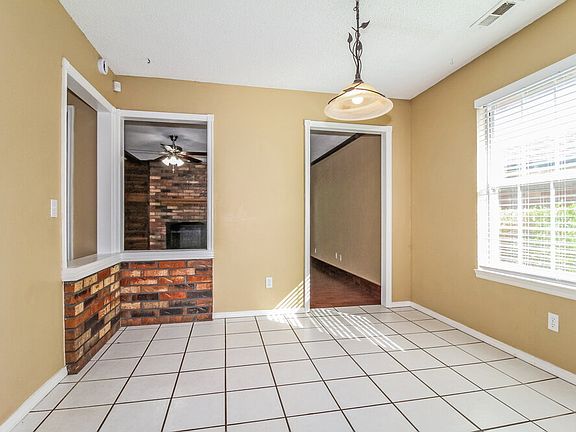 5th image of 213 Pinewood Cir