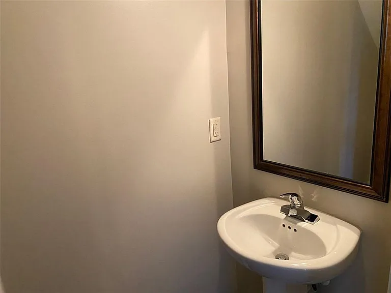2392 Newbury Oaks Ct — Photo 12
