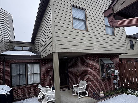 2nd image of 109 Patio Dr