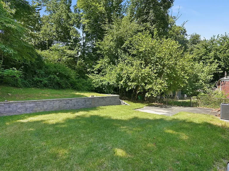 1921 Ruatan St — Photo 17
