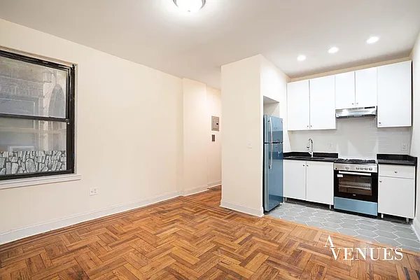 Rented by Avenues Real Estate | media 16