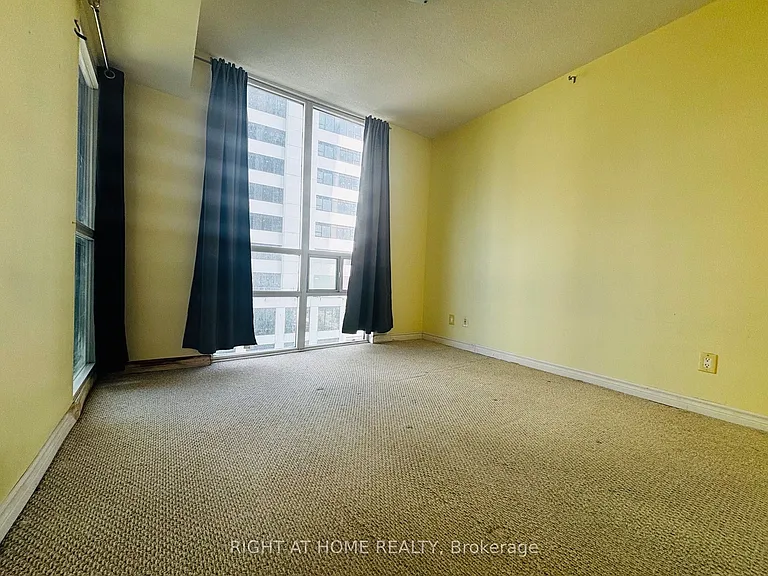 3504 Hurontario St #907 — Photo 14