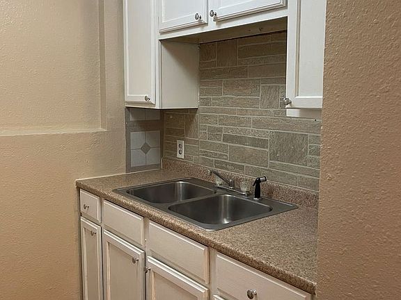 5th image of 3715 Oakland Ave APT 2