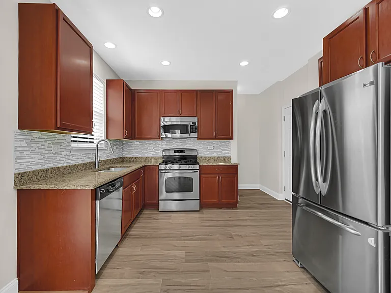 803 W Courtland St — Photo 31