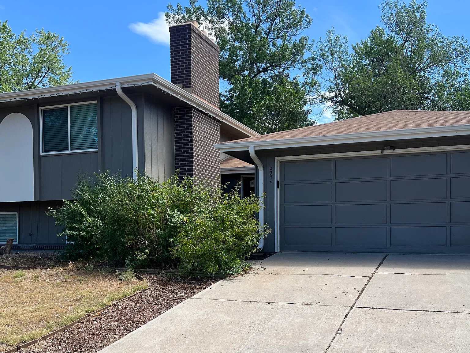 4 bed, 2.5 bath, 2023 sqft, $2,850 — Photo 3