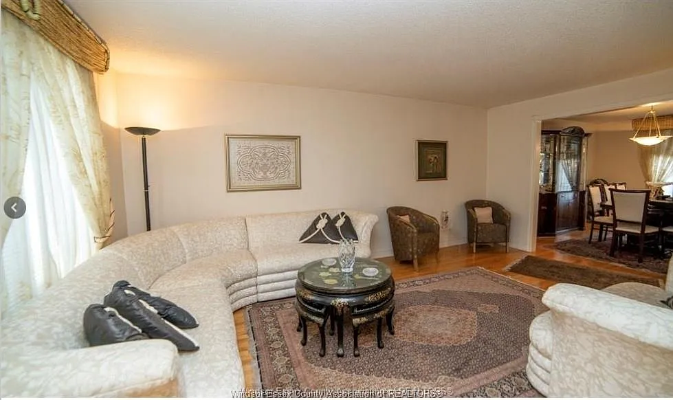 4 bed, 2.5 bath, 2500 sqft, $2,800 — Photo 2