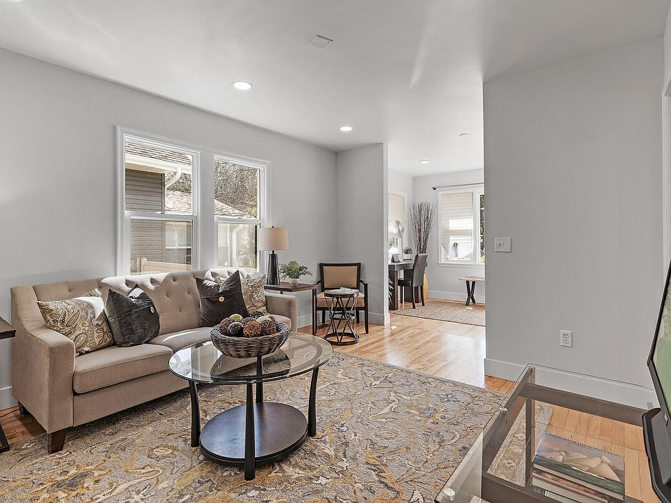 1st image of 709 1st Ave S