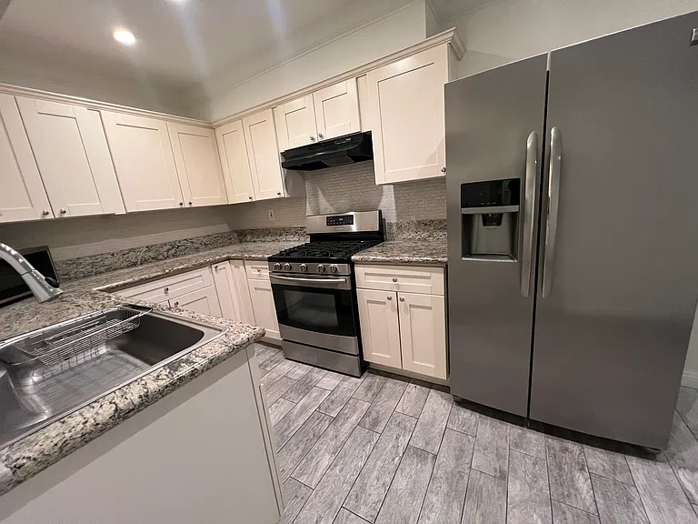 829 N San Vicente Blvd #9 — Photo 7