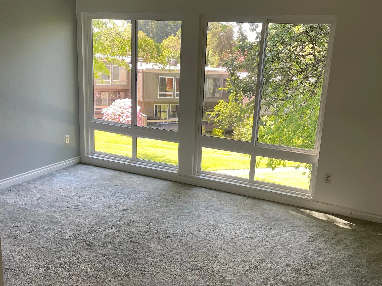 1677 NW Midlake Ln — Photo 4