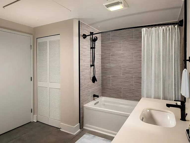 Luxury Bathrooms with Soaking Tubs