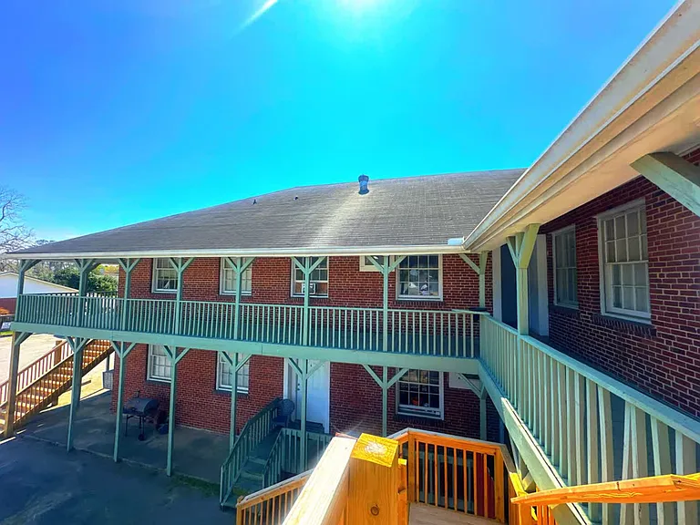 104 N Church St #B — Photo 8