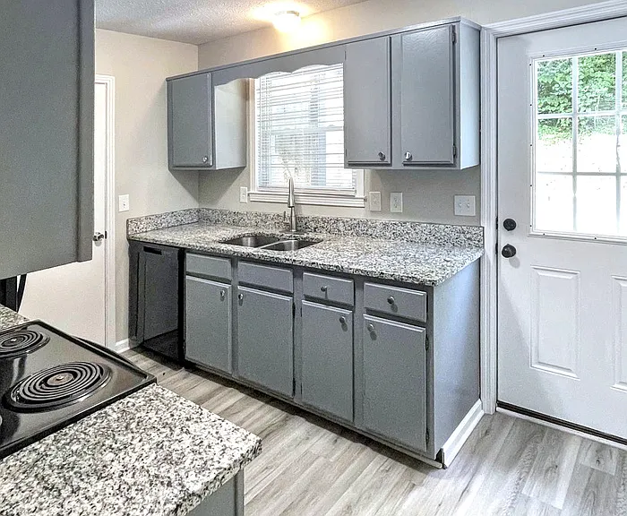 483 Ellenwood Dr — Photo 6
