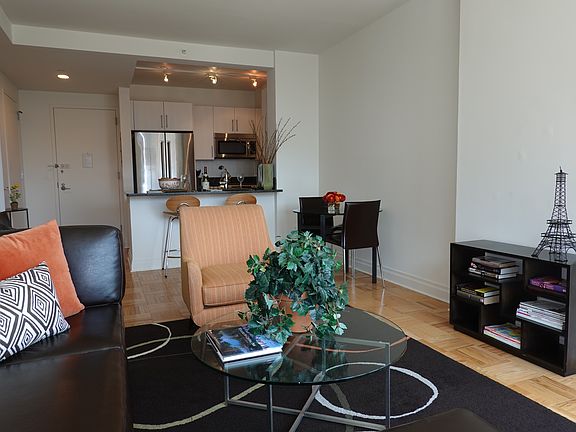 3rd image of 1510 Lexington Ave APT 11D