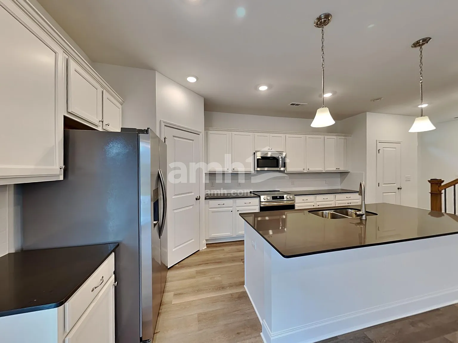 5 bed, 3.0 bath, 2445 sqft, $3,415 — Photo 4