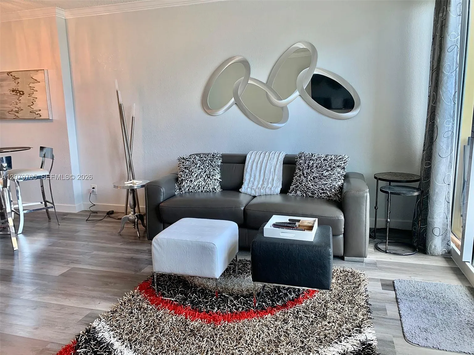 Wave Condo — Photo 3