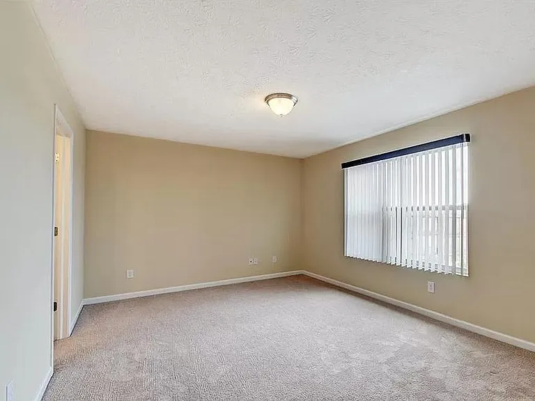 Lakecrest Dr — Photo 5
