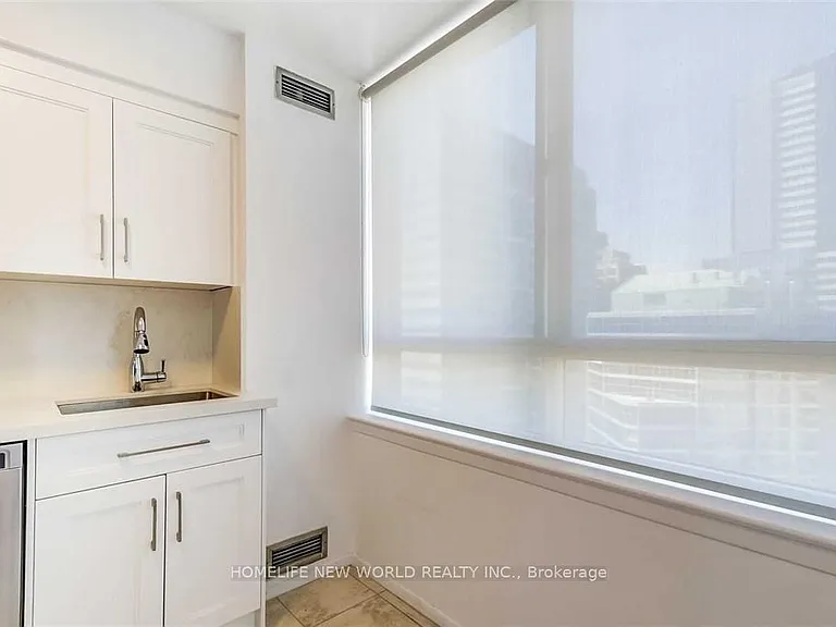 633 Bay St #2523 — Photo 10