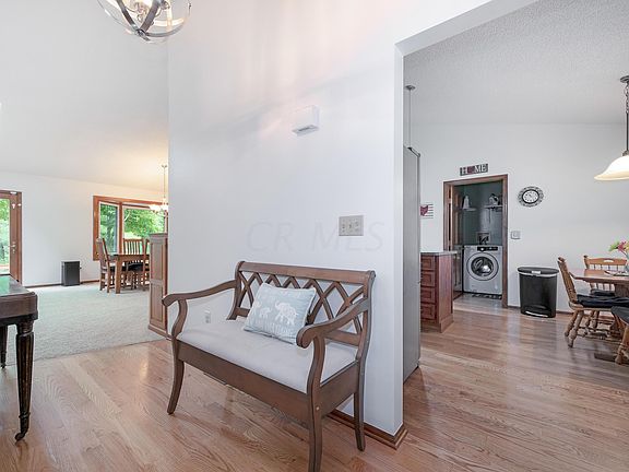 4th image of 327 Meadow View Dr
