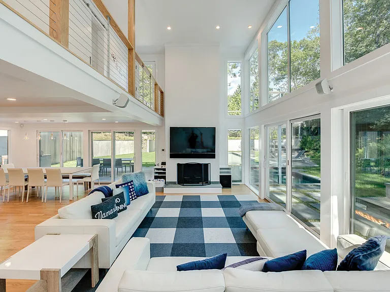 18 Oyster Pond Ln — Photo 8