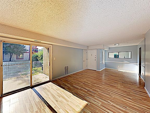 3rd image of 12 Newport Ct