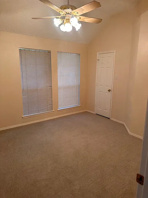 3 bed, 2023 sqft, $2,395 — Photo 4