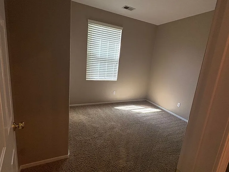 1415 Redding Rd — Photo 5