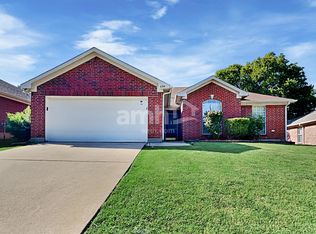 604 Douglas Dr, Mansfield, TX 76063