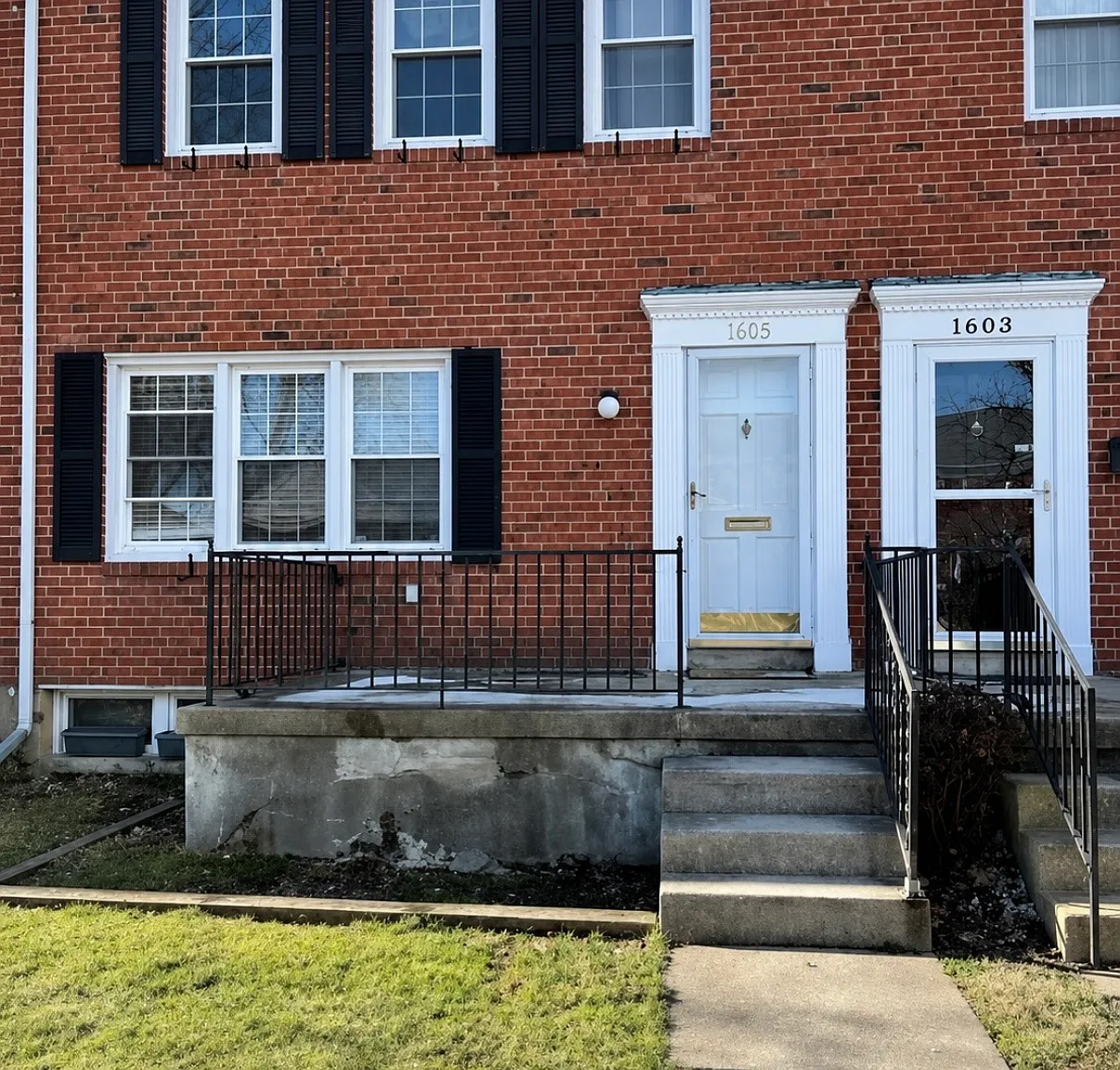 3 bed, 1.5 bath, 1920 sqft, $1,950 — Photo 1