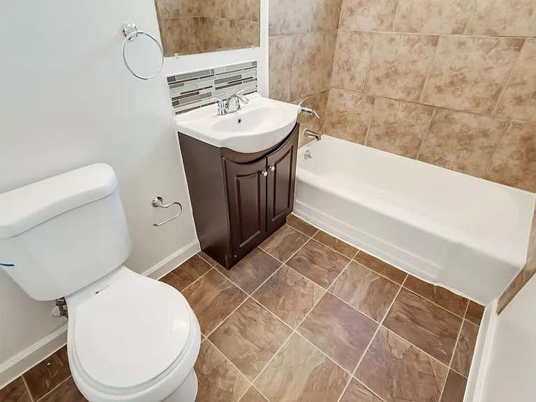 537 W Hyde Park Blvd — Photo 14