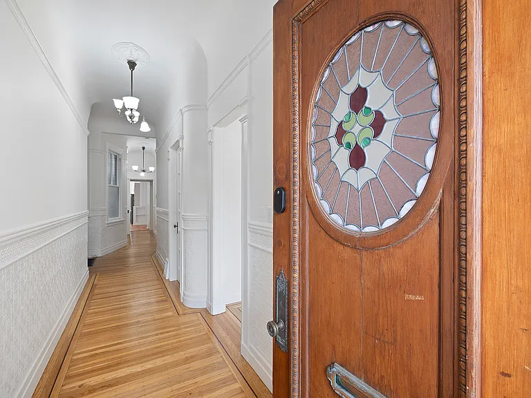 446 Lyon St — Photo 1