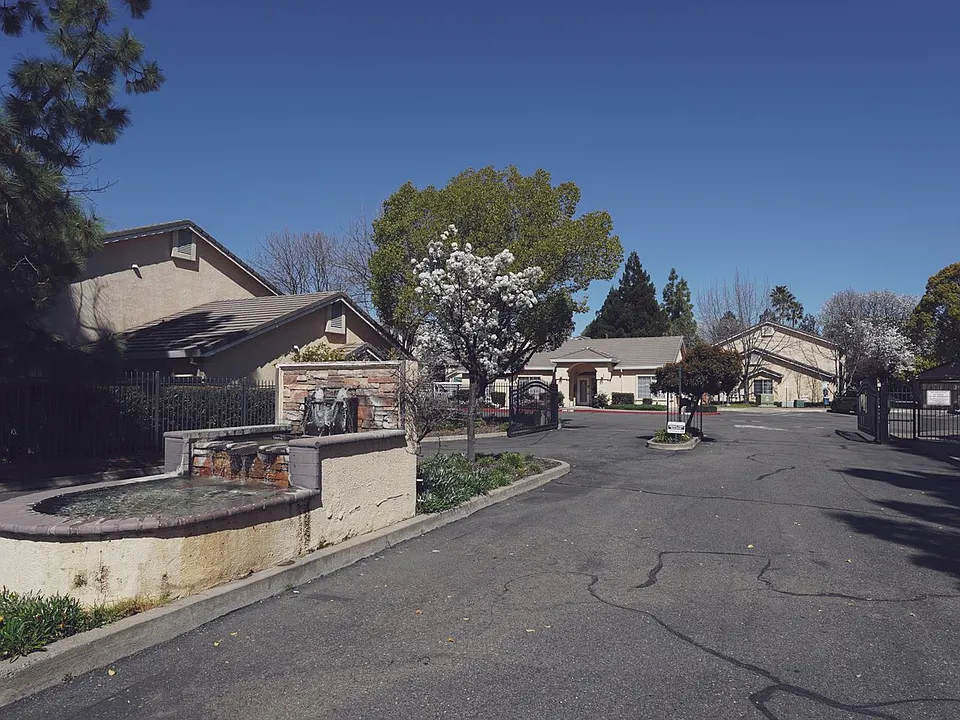 Walnut Grove Senior Apartments