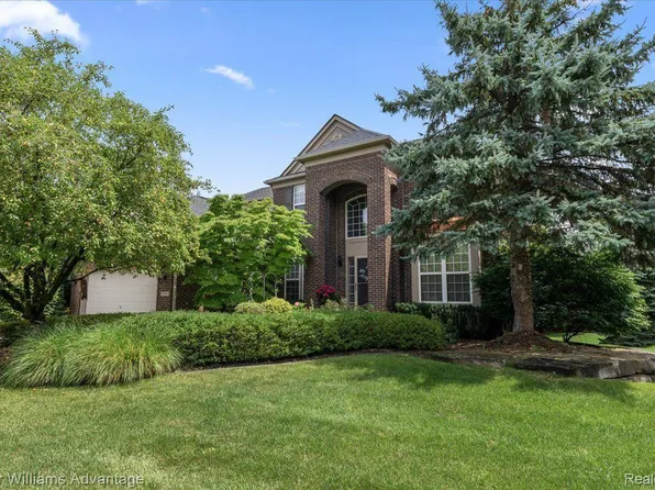 49053 Running Trout Ln, Northville, MI 48168