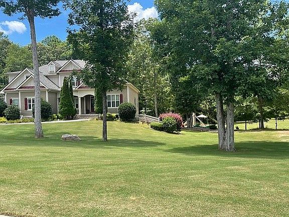 3rd image of 41 Haddington Dr