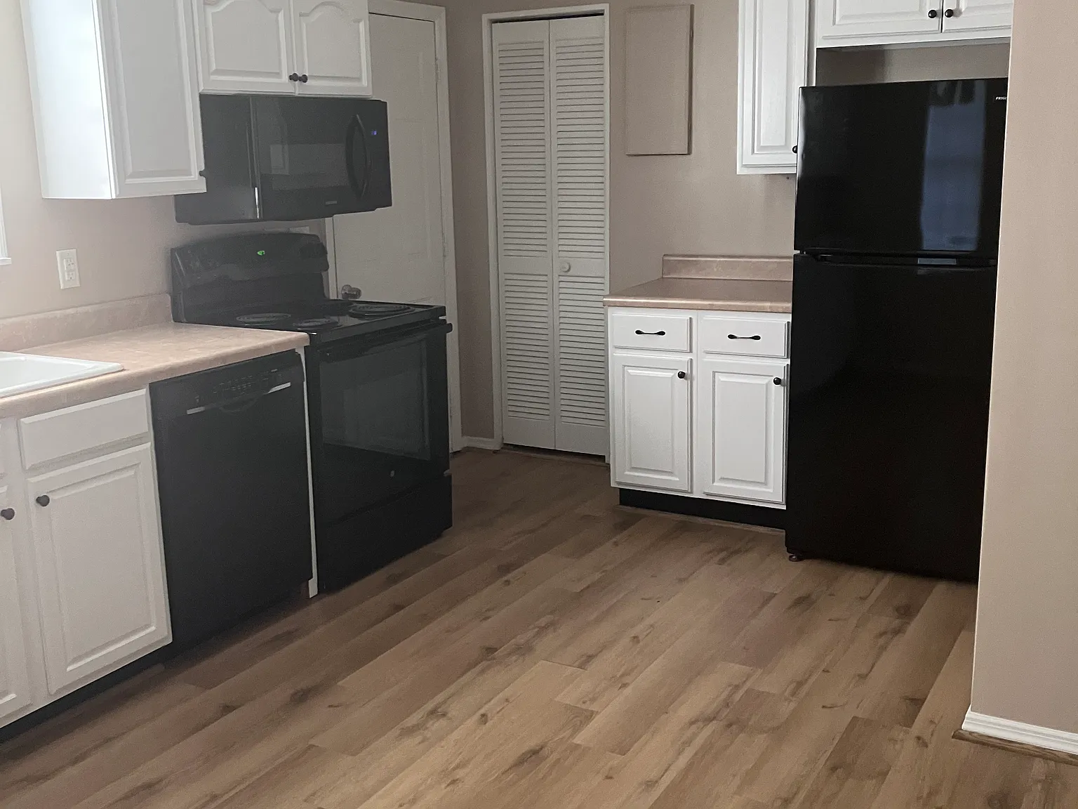 4 bed, 2.5 bath, 1400 sqft, $1,700 — Photo 3