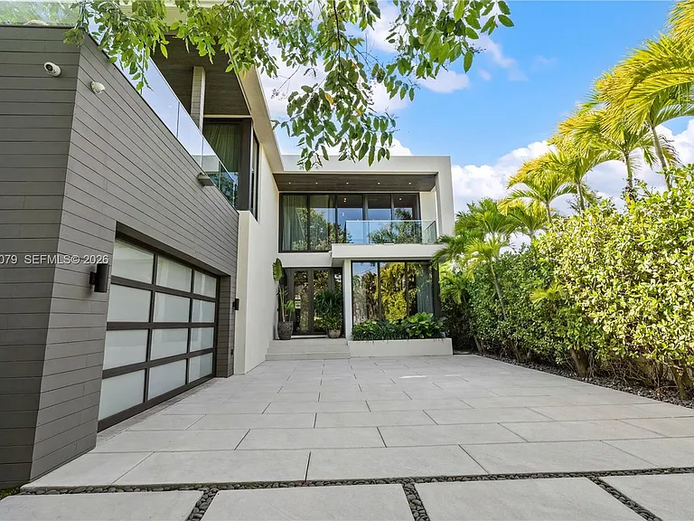 5061 N Bay Rd — Photo 60