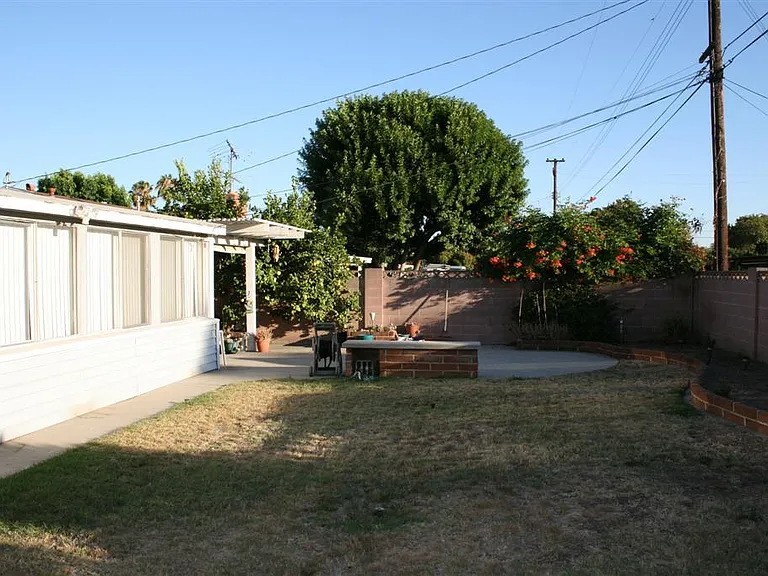 825 N Acacia Ave — Photo 19