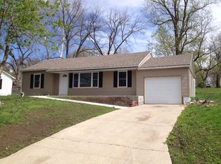 912 N Folger St, Carrollton, MO 64633
