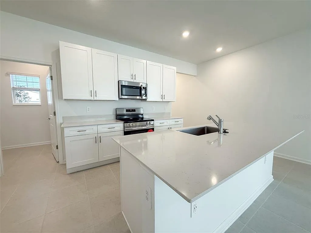 3 bed, 2.5 bath, 1795 sqft, $2,450 — Photo 4