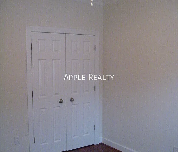 1700 W Markham Ave — Photo 13