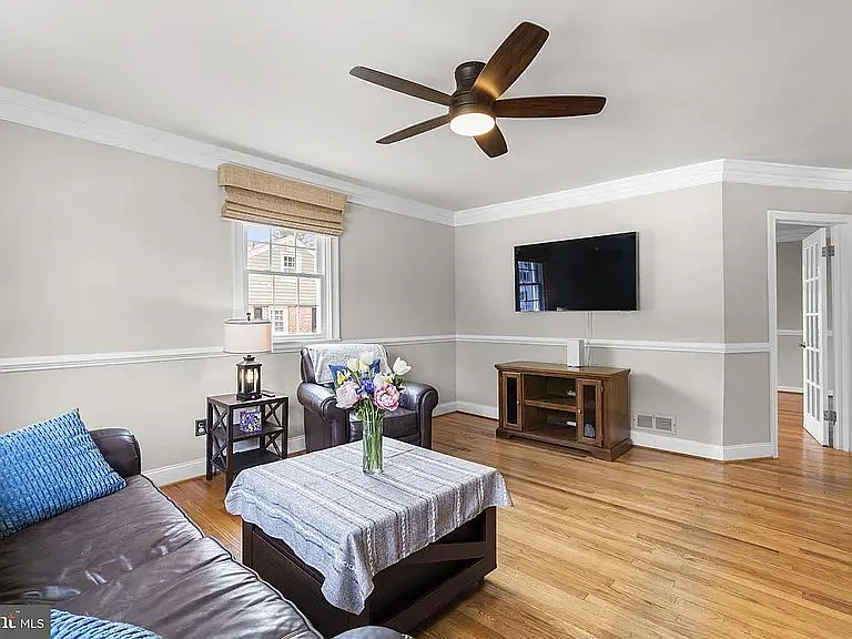 404 Forest Ln — Photo 3