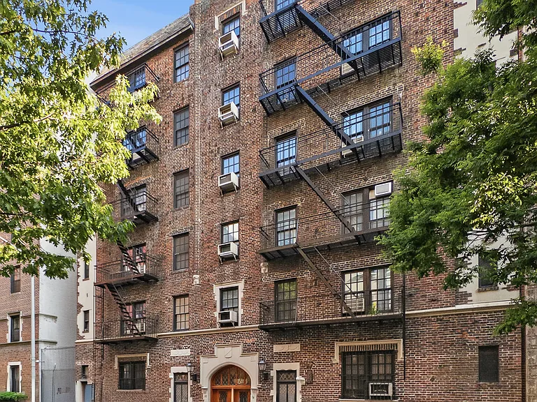 8 Clark St #4G — Photo 8