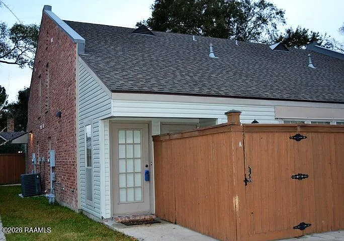 2 bed, 1000 sqft, $1,200 — Photo 2