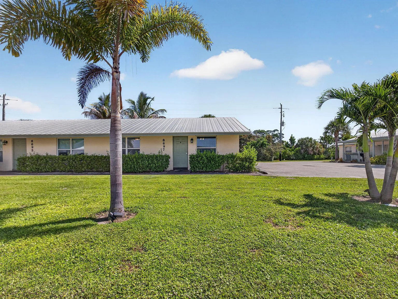 2 bed, 1.0 bath, 900 sqft, $1,800 — Photo 1