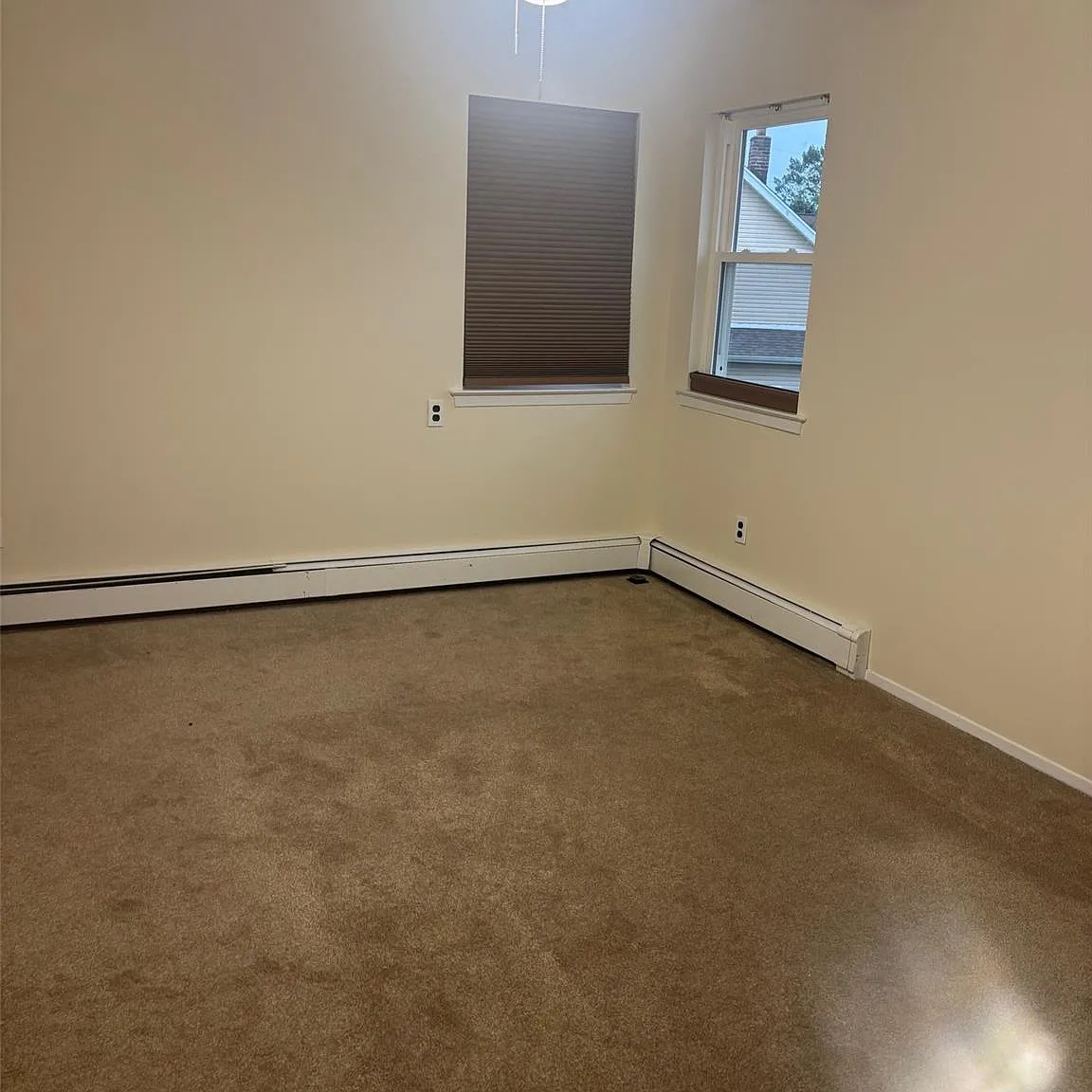 3 bed, 1.0 bath, 1354 sqft, $3,700 — Photo 3