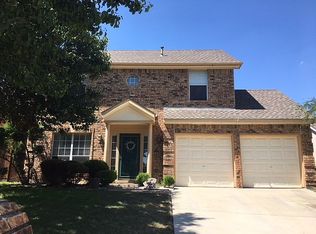 10032 Long Rifle Dr, Fort Worth, TX 76108