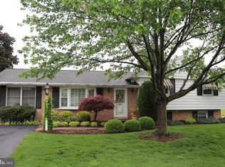 321 Bareview Dr, Leola, PA 17540