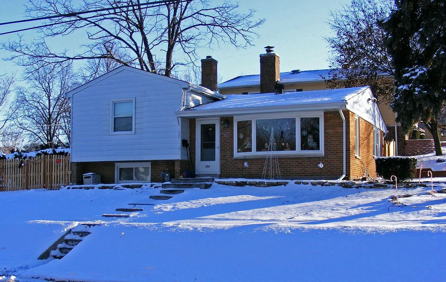320 Logan St photo 1