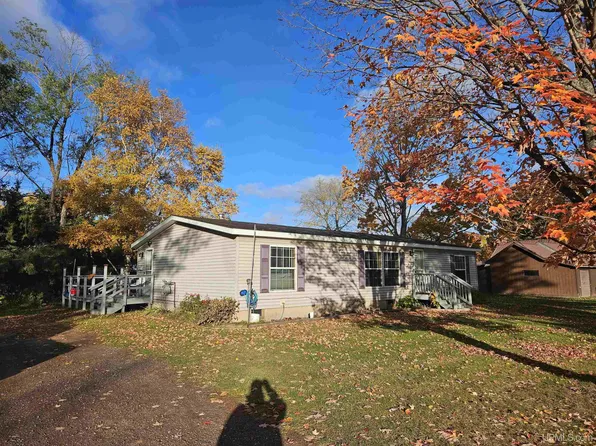 610 S 4th St, Ontonagon, MI 49953