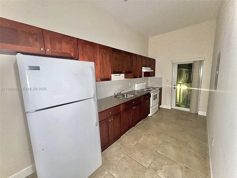 1253 SW 2nd St #209 — Photo 7