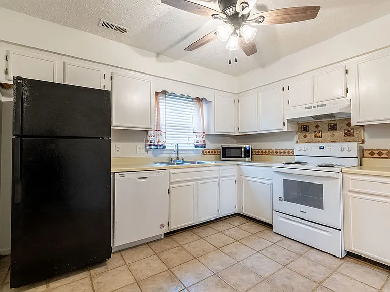 248 Loch Cir — Photo 3
